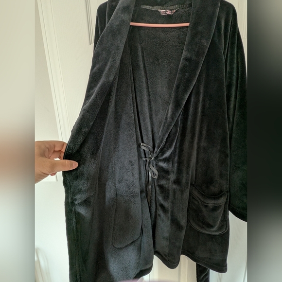 Women's Black Velvet Robe - Picture 2 of 7